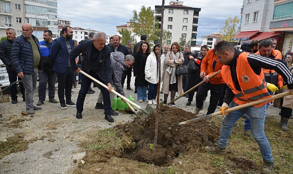 Atakum’da Yeni Nesiller İçin Fidan Dikim Etkinliği Gerçekleşti