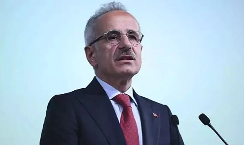 Bakan Uraloğlu: "16 Yaş Altı Sosyal Medyada Olmamalı"