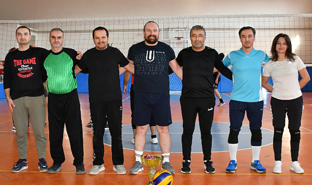 Çarşamba'da Öğretmenler Voleybol Turnuvasında Final Heyecanı