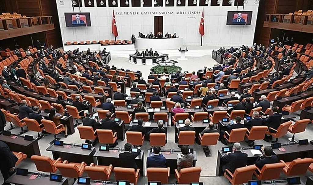 CHP'nin İtirazı Sonuç Verdi: Etki Ajanlığı sistemi Geri Çekildi