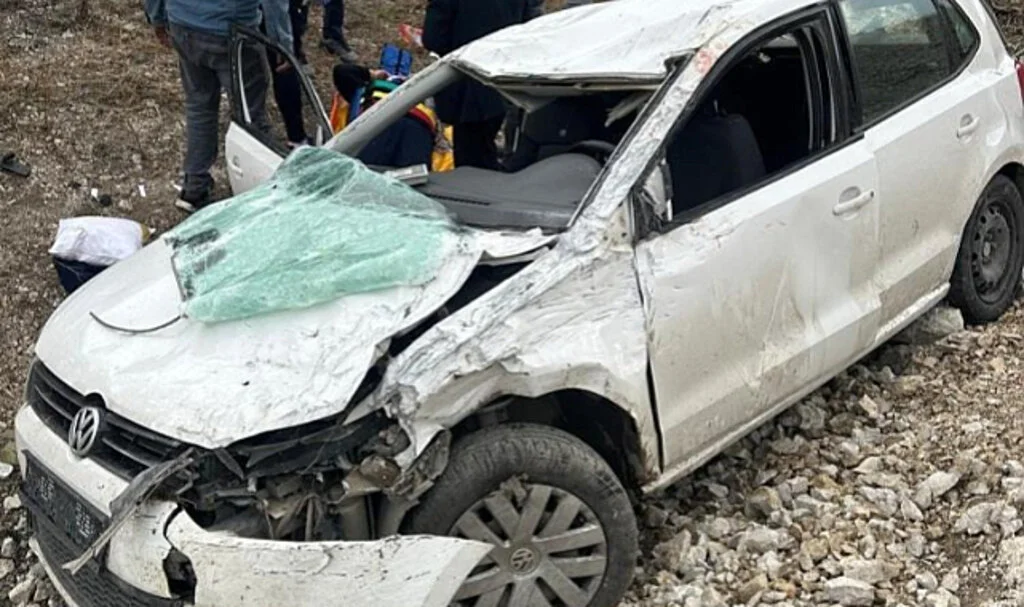 Çorum'da Şarampole Devrilen Araçta 4 Yaralı