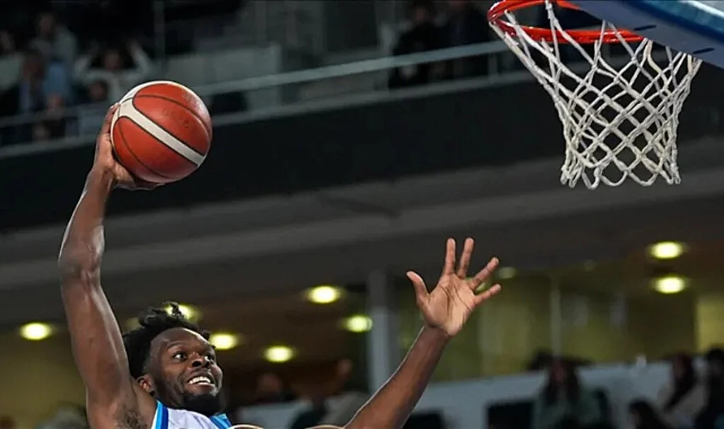 Efes ve Fenerbahçe Beko Avrupa Ligi'nde Deplasmanda