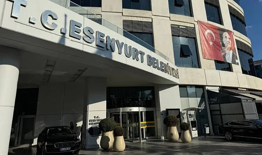 Esenyurt'ta Belediye Başkan Yardımcıları da Görevden Alındı ​​İddiası