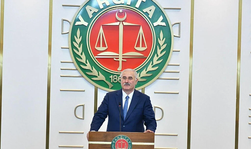 Eski Yargıtay Başkanı Akarca Kamu Başdenetçisi Oldu