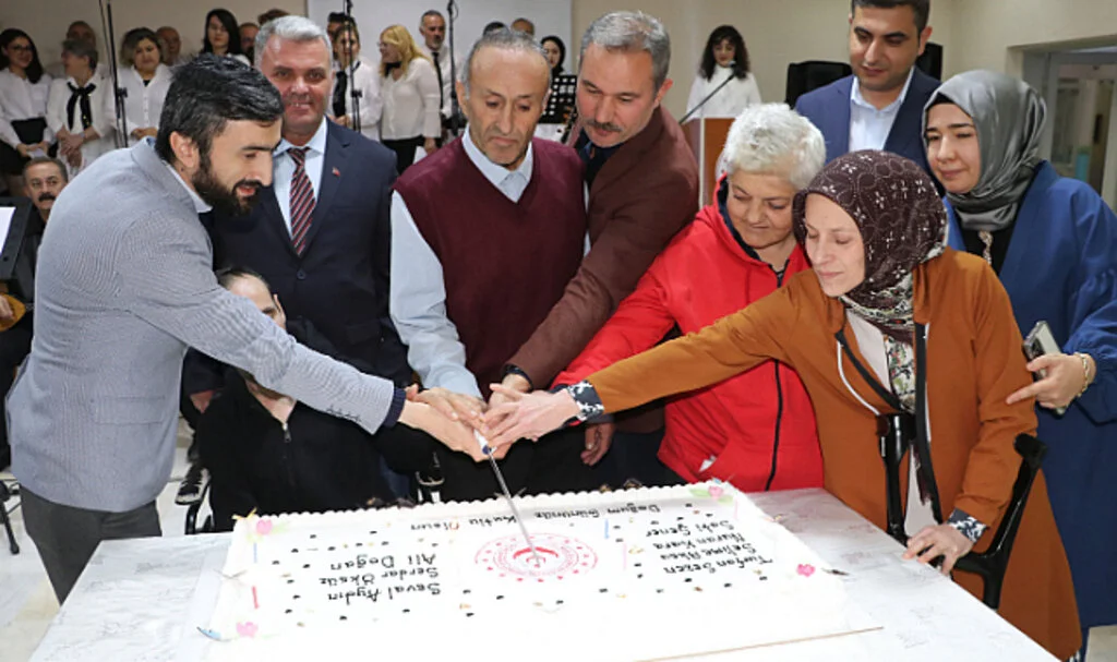 Farklı meslek grupları THM korosunda buluştu