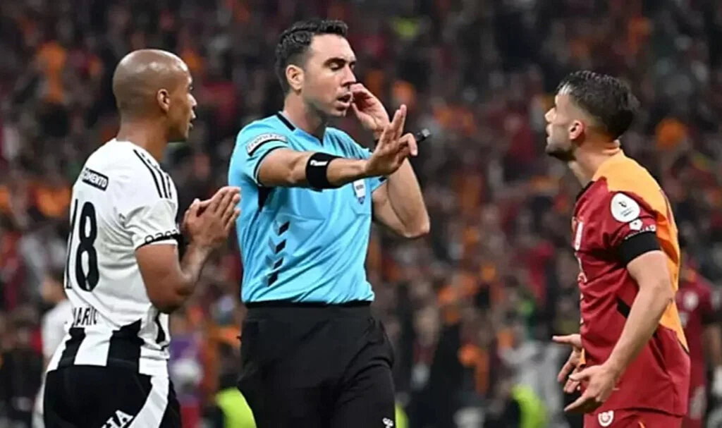 Galatasaray-Beşiktaş Derbisi Hakemi Arda Kadeşler'in Cezası Belli Oldı
