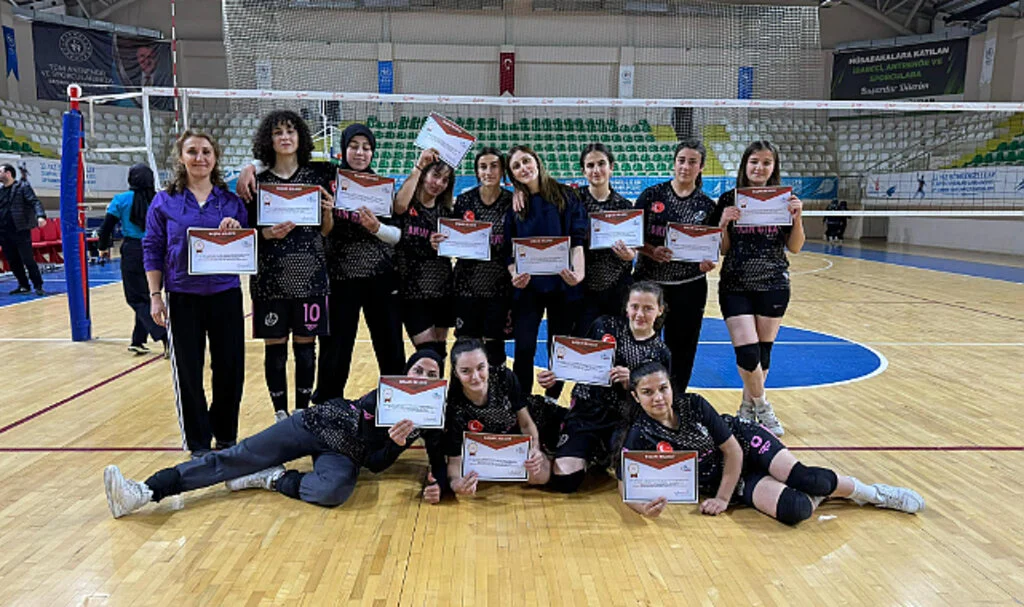 Genç A Kız Voleybol İlçe Birinciliğinde Şampiyon Belli Oldu