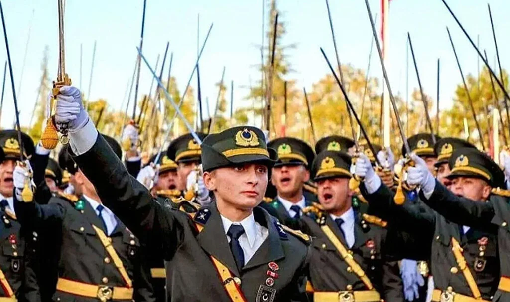 Genç Teğmenlere Destek Çığ Gibi Büyüyor