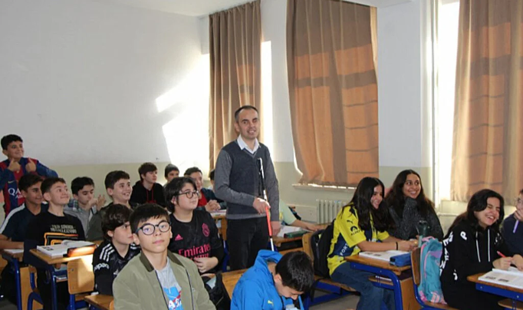 Görme Engelli Öğretmen, Azmiyle İlham Kaynağı Oluyor