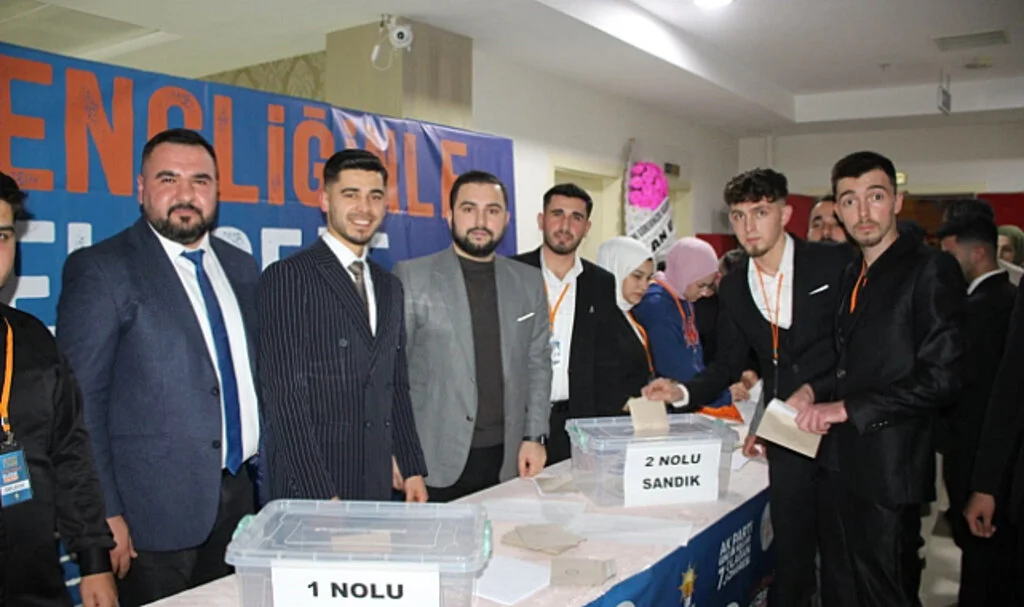 Halil İbrahim Yiğit, AK Parti Vezirköprü Gençlik Kolları Başkanı Seçildi