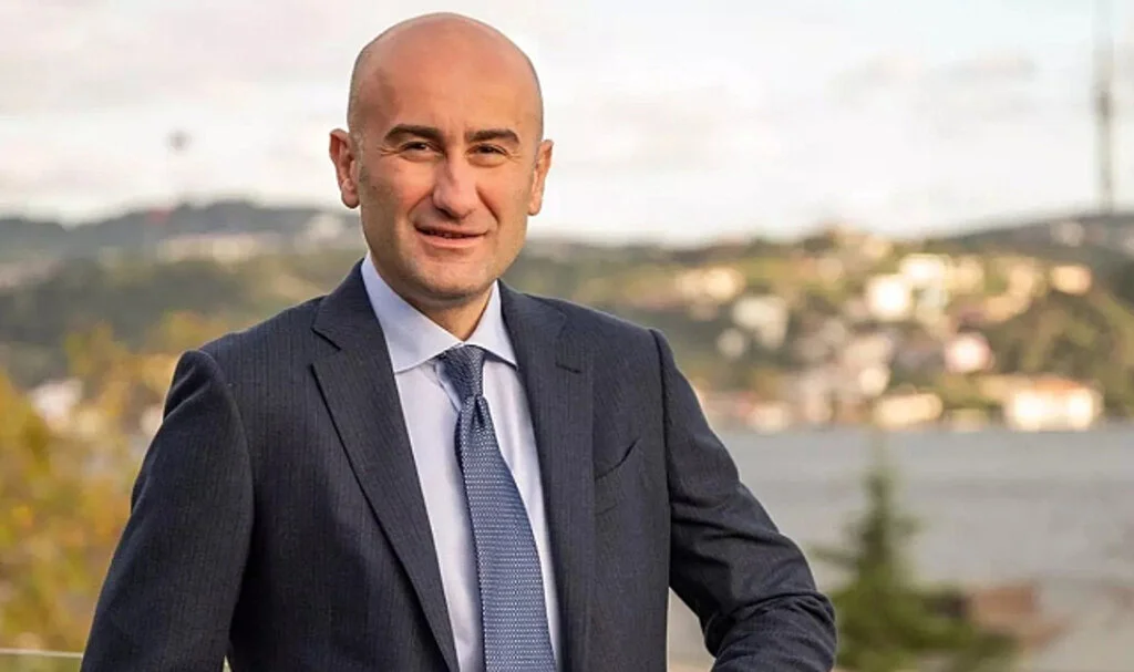 Hasan Arat Gitti, Beşiktaş’a Geçici Başkan Hüseyin Yücel
