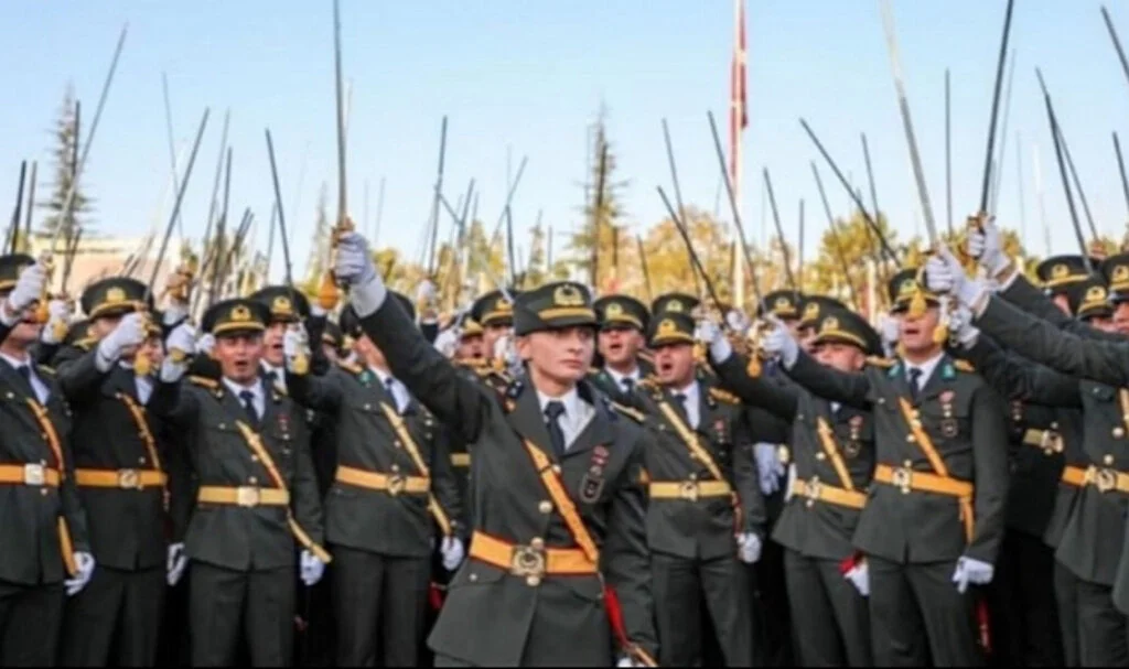 İki teğmene daha tebligat gitti