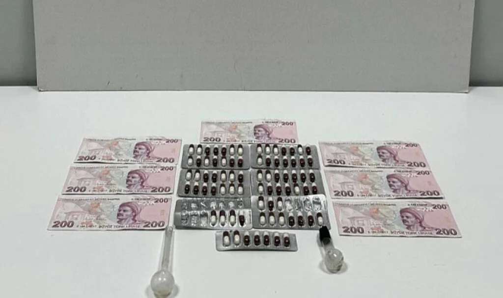 İlkadım'da Sahte Para ve Uyuşturucu Ele Geçirildi