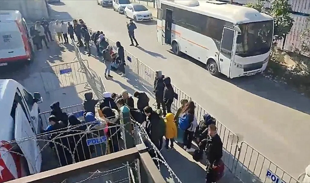 Kalkan-32 Operasyonlarında 1626 Göçmen Yakalandı