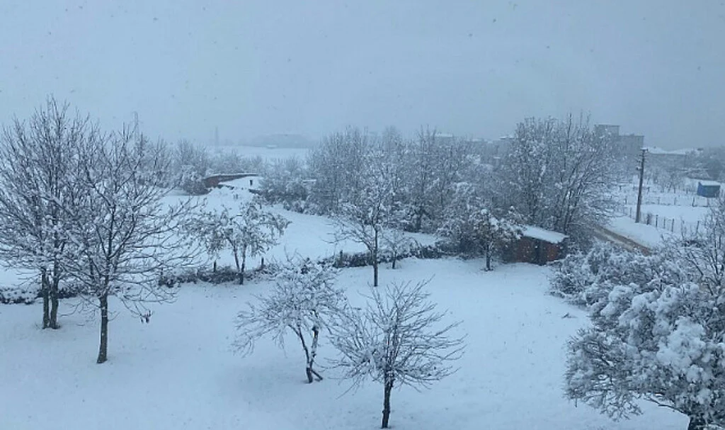 Kavak’ta Mevsimin İlk Karı Beyaz Gelinlik Giydirdi