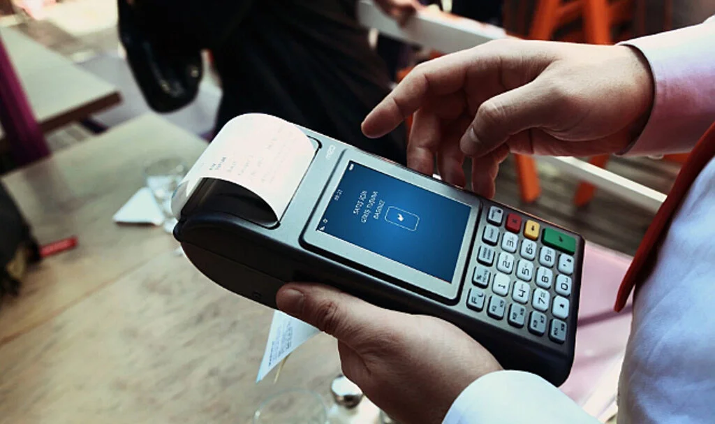KOBİ'ler İçin Finansal Çözümler: Komisyonsuz POS, Denizbank Ticari Kredi ve Çek Gönder