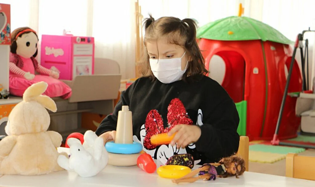 Lösemi Hastası İrem, İkinci Nakil İçin Bekliyor ve Hayali Doktor Olmak