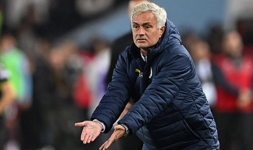 Mourinho’dan Hakem Eleştirisi: “VAR Kahve Mi İçiyordu?”