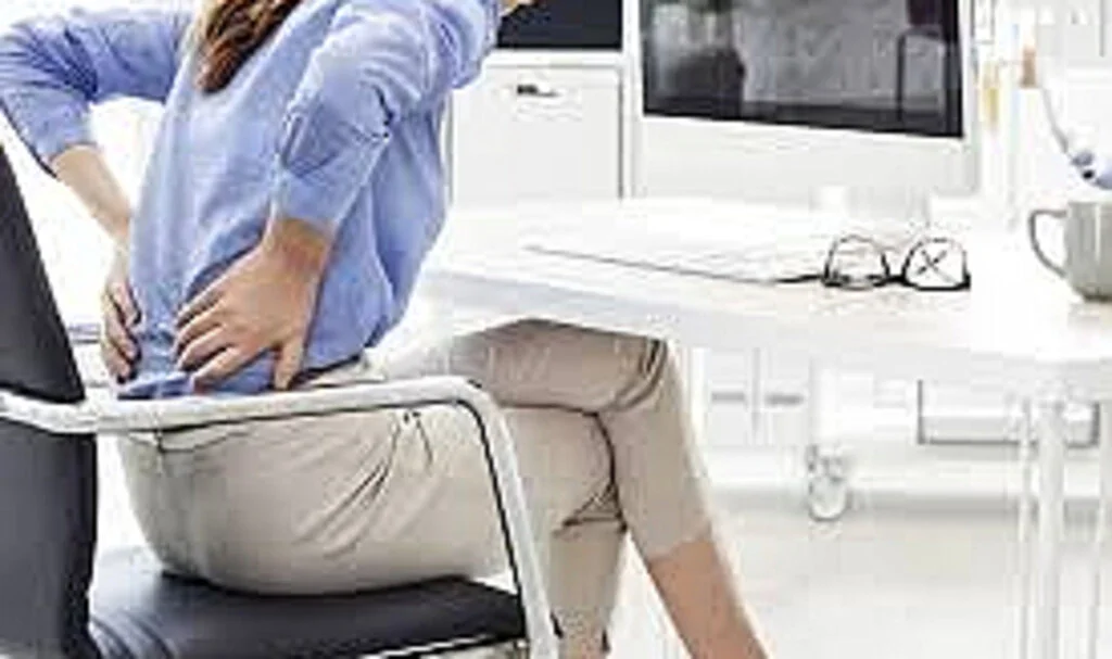 Ofis Çalışanları Dikkat! Bel Eğriliği Tehlikeli Artıyor