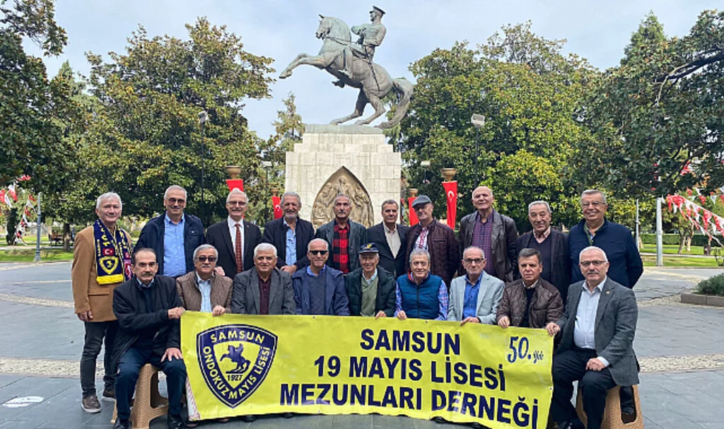 Samsun'da 19 Mayıs Lisesi 1974 Mezunları Buluştu