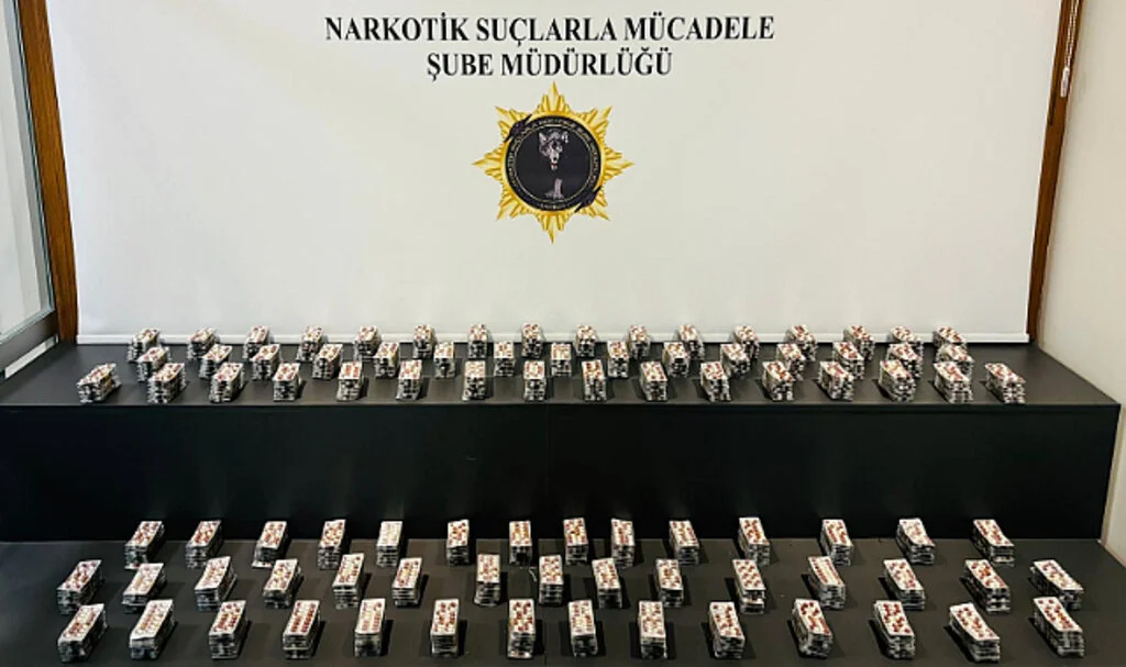 Samsun'da 7 bin 280 sentetik ecza hapı ele geçirildi