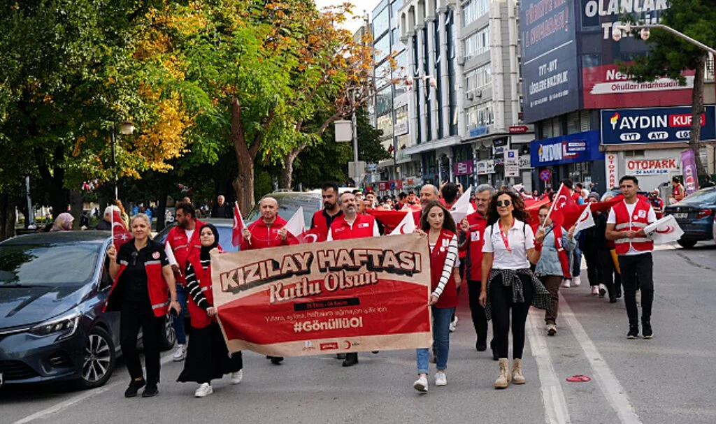 Samsun’da Kızılay Haftası Bayrak Yürüyüşüyle Kutlandı