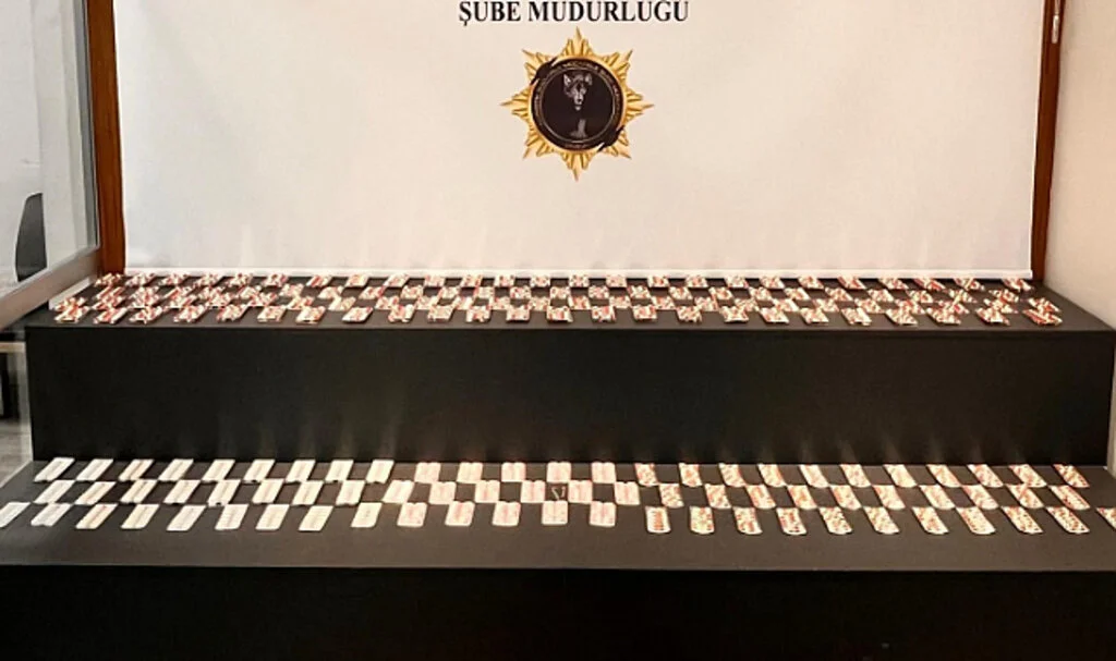 Samsun’da Narkotik Baskınında 3 Bin 80 Adet Uyuşturucu Ele Geçirildi