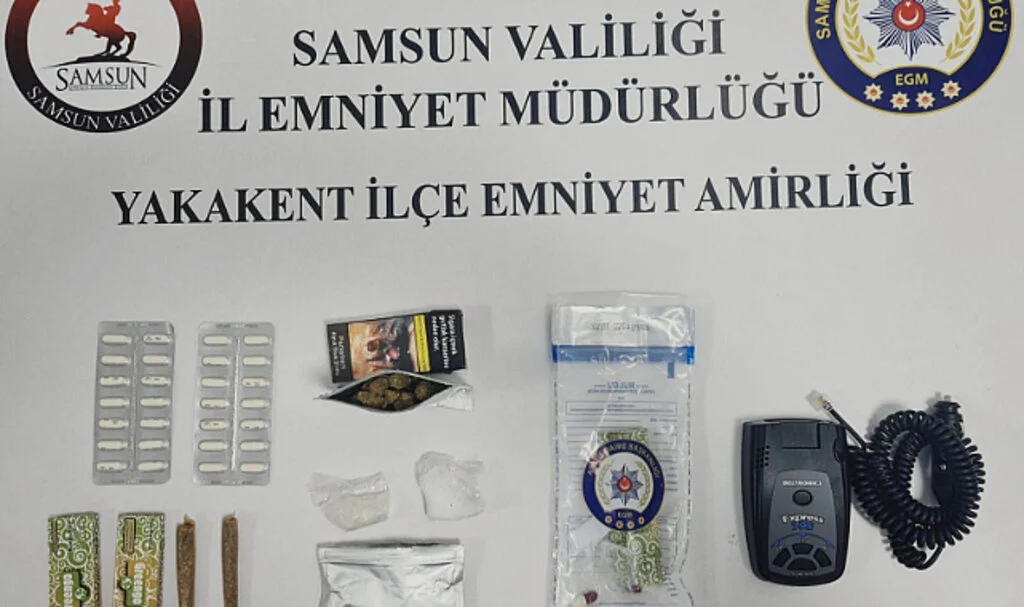 Samsun'da Narkotik uygulamasında uyuşturucu ve radar tespit cihazı ele geçirildi