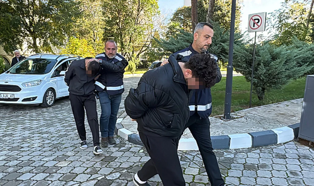Samsun'da sahte kiralık ev ilanıyla dolandırıcılık yapan 2 zanlı adliyede