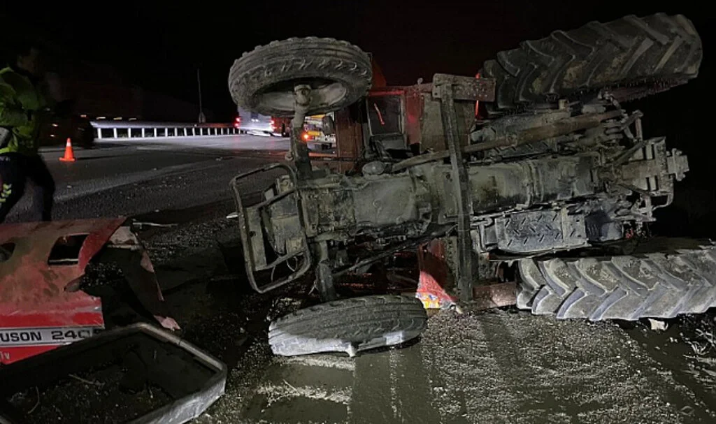 Samsun’da Tırın Çarptığı Traktör Devrildi: 2 Yaralı