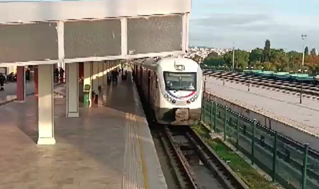 Samsun'da Tren 09.05'te Durdu, Yolcular Saygı Duruşunda