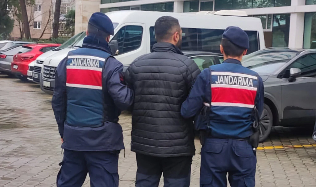 Samsun’da Uyuşturucu Firarisi Çalıntı Araçla Yakalandı
