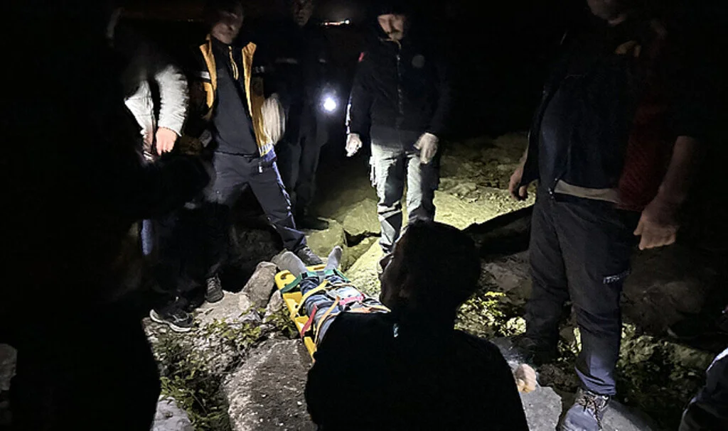 Sinop'ta Kontrolden Çıkan Araç Devrildi: 1 Yaralı