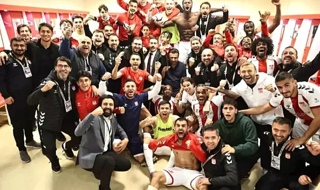 Sivasspor, Rizespor'u 2-1 Yenerek 5. Galibiyetini Aldı