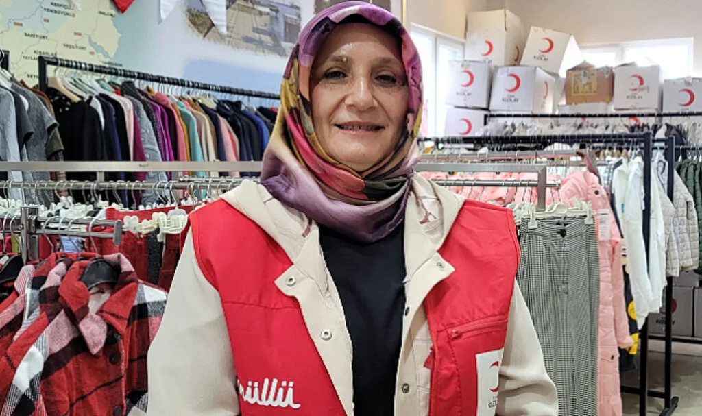 Tekkeköy'de Türk Kızılay'dan Kışlık Kıyafet Yardımı