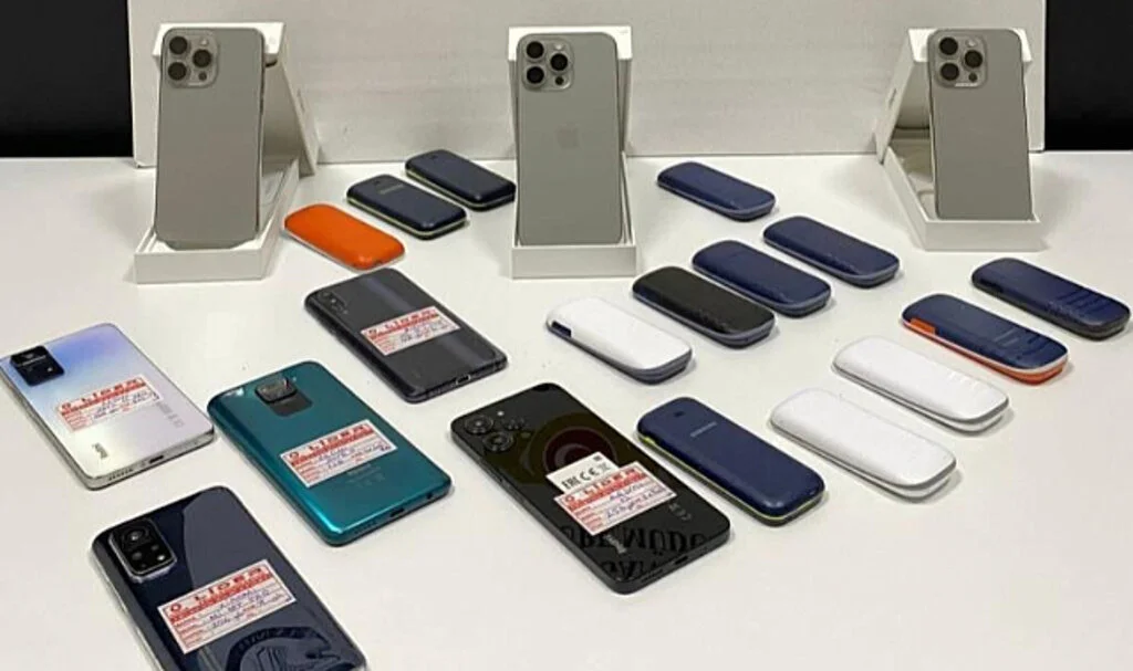 Terme'de 21 Kaçak Cep Telefonu Ele Geçirildi