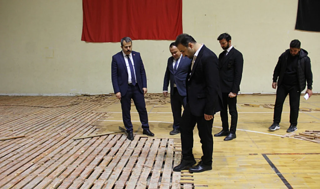 Vezirköprü’de Spor Tesisleri Yenileniyor
