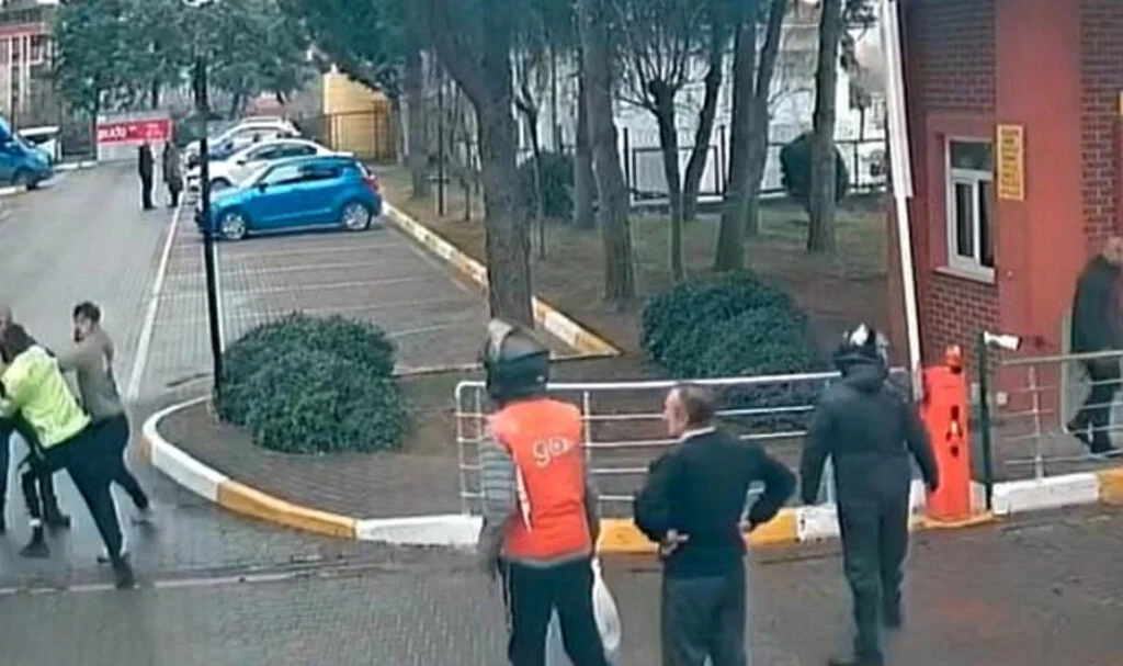 52 kez ceza kesilen motosikletli, denetimden kaçtı! Yakalanınca polisin burnunu kırdı!