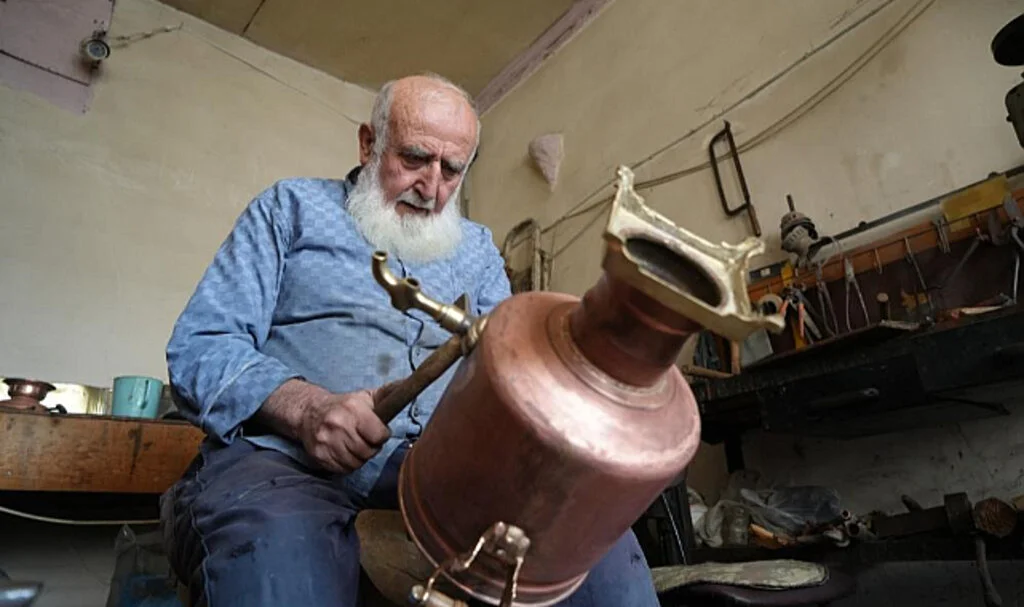 81 Yaşındaki Ustanın Bakır Semaverleri Yurt Dışına Satılıyor
