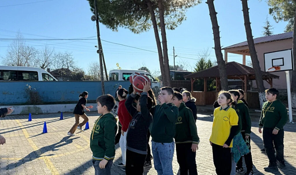 Alaçam'da Mobil Spor Okulu ile 5000 Öğrenciye Ulaşıldı