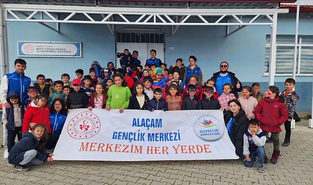 Alaçamlı çocuklar gönüllerince eğlendi