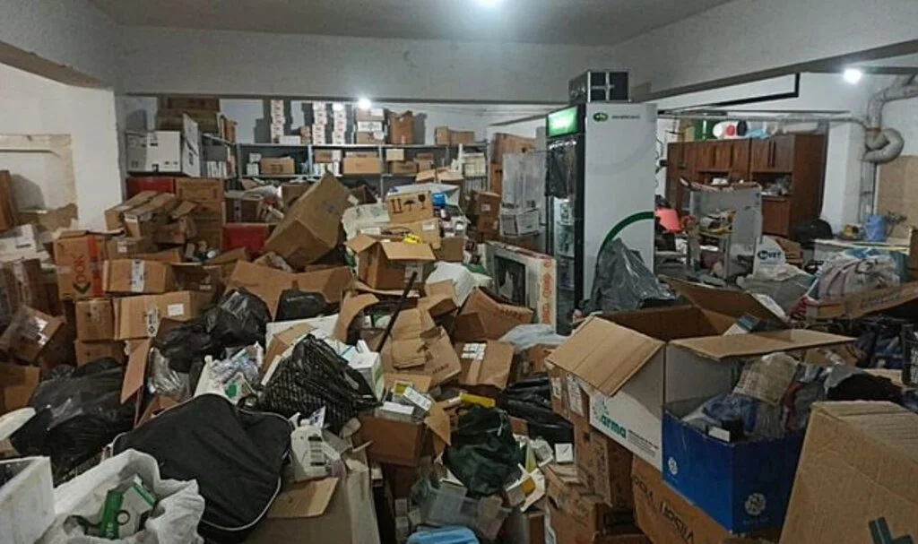 Antalya'da kaçak ve tarihi geçmiş 4 ton ilaç ele geçirildi