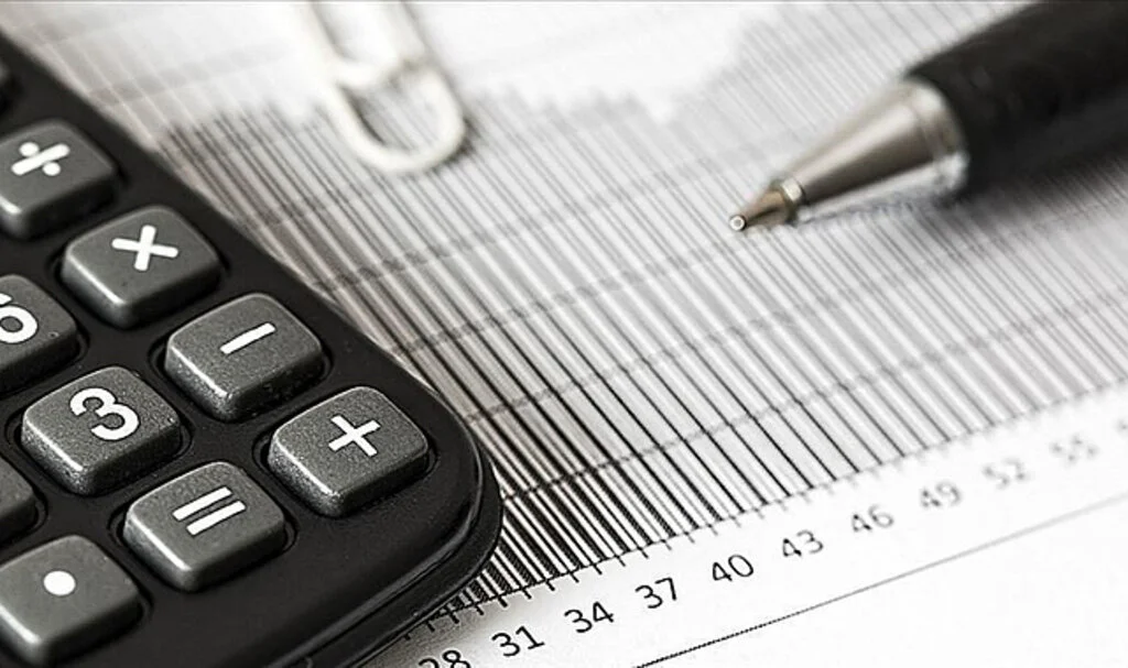 Aradaki uçurum artıyor: Çalışan gelirlerinin en çok arttığı sektör belli oldu!
