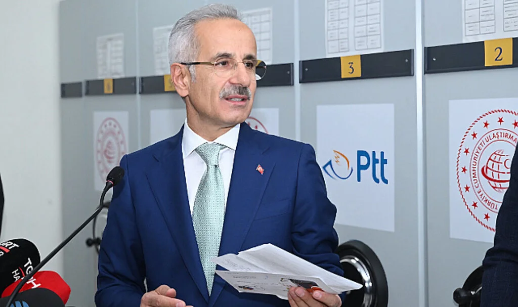 Bakan Uraloğlu: "PTT, Türkiye'nin Gururu Olmaya Devam Ediyor"