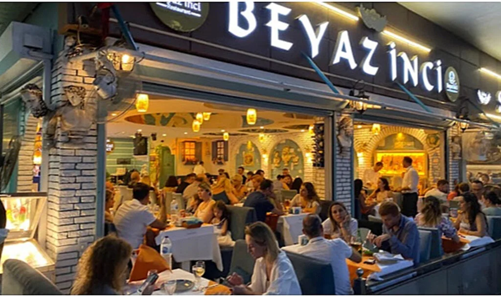 Boğaz Manzaralı Restoranlar Arasında Fark Yaratan Bir Lezzet Durağı: Beyaz İnci Restaurant