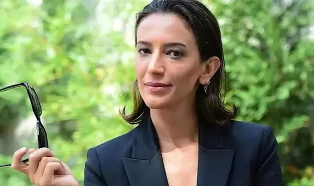 “Burnunu Yaptır, Başrolü Kap” Sözüne İsyan Etti