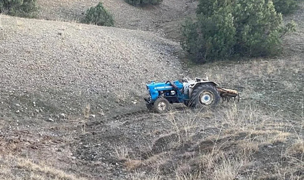 Çorum'da Traktör Devrildi: Sürücü Hayatını Kaybetti