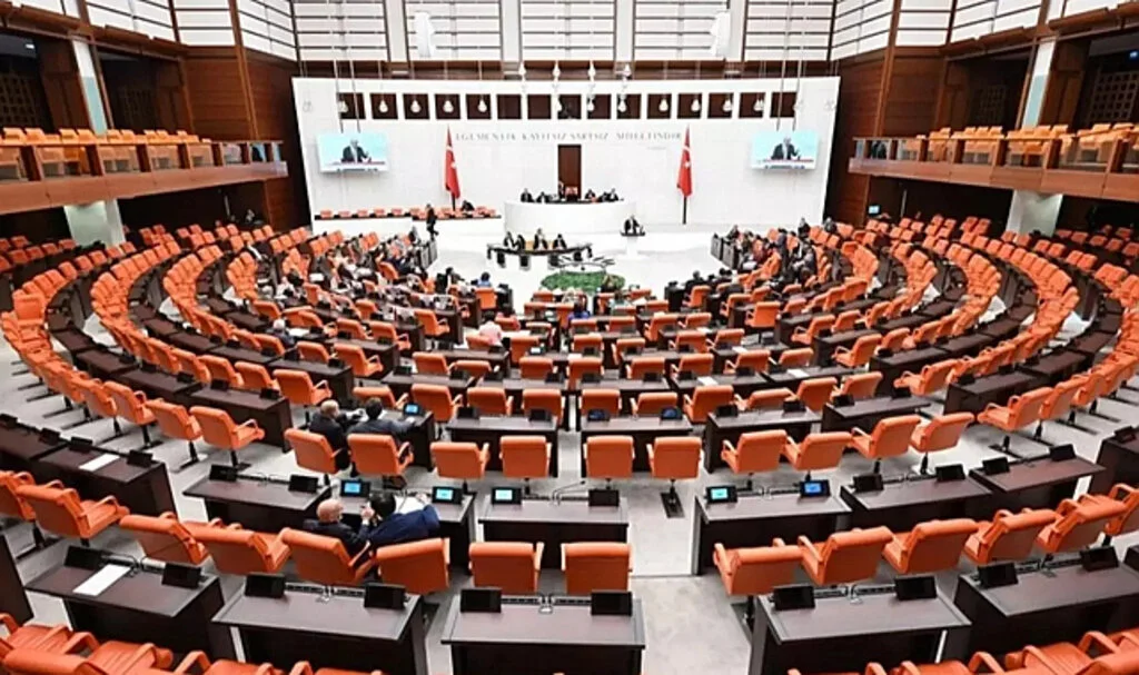 Devlet Memurları Kanunu TBMM’de Kabul Edildi