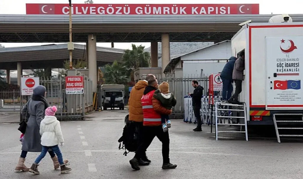 Esad Sonrası Suriyeliler Ülkelerine Dönmeye Başladı