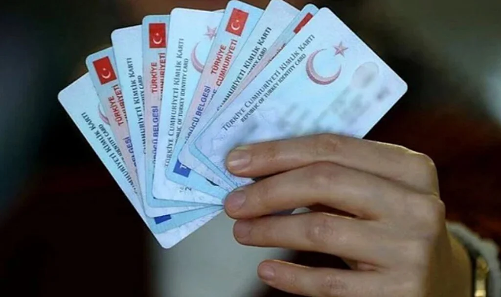 Eski tip kimlik kartı olanlar dikkat! Artık işlem yapılamayacak